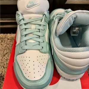 WMNS NIKE DUNK LOW TWIST (SUMMIT WHITE/JADE ICE)